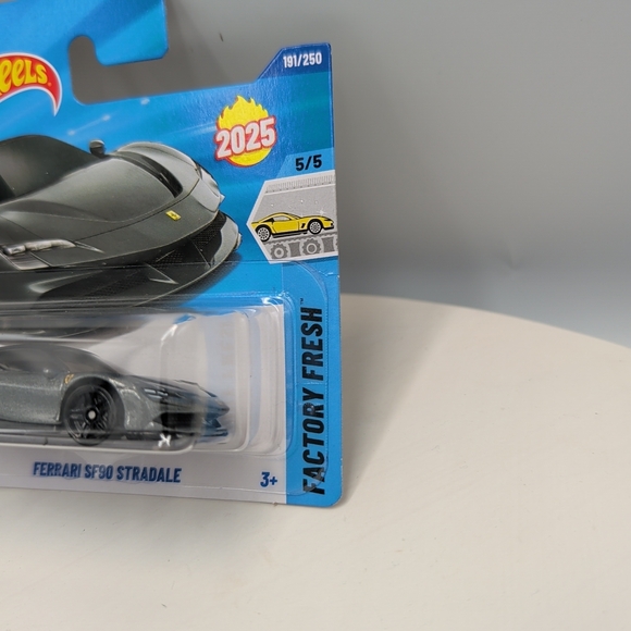 Mattel Hot Wheels Ferrari SF90 Stradale - Gray - Picture 3 of 6